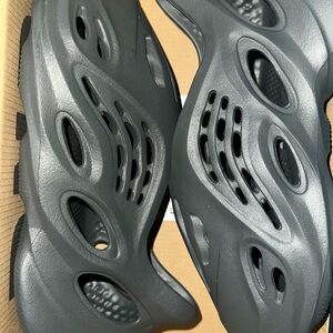 Yeezy Foam runners, Selling ASAP!!